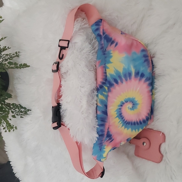 NWOT Fanny Pack - Picture 2 of 9